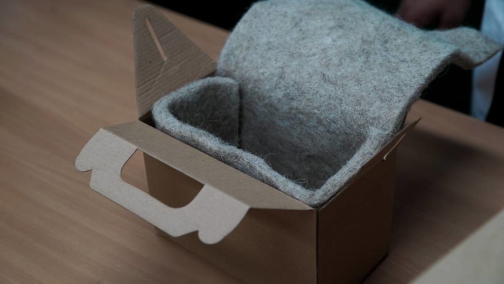 Wool packaging